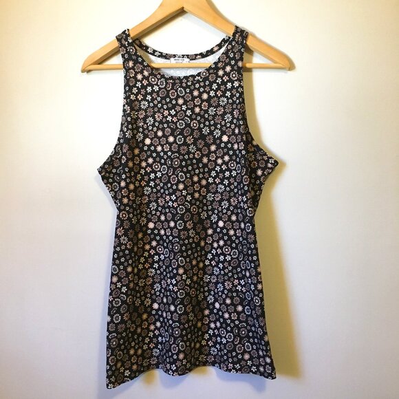 Soft and Sexy Daisy Crewneck Tank Top - Picture 13 of 13